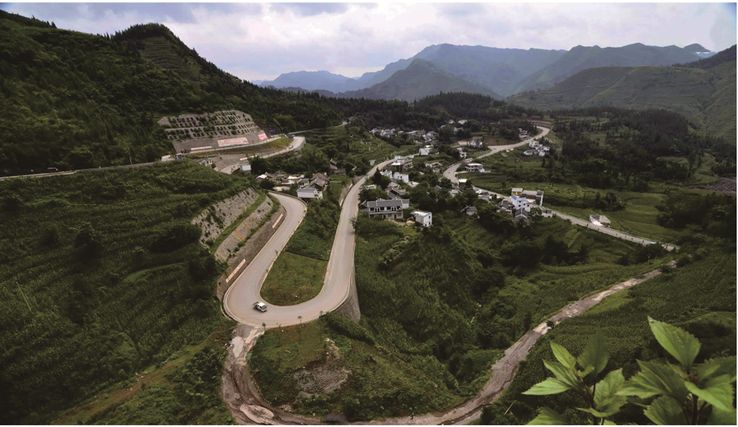 赤水市交通运输局2014年第一批通村油路工程.jpg